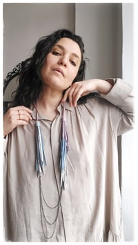 Image 6 of Collana in pelle artigianale NINFA CHAINS - Assolo 53/2025 - "Glicine"