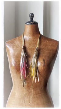 Image 4 of Collana in pelle artigianale NINFA CHAINS - Assolo 54/2025 - "India"