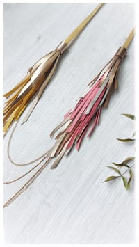 Image 7 of Collana in pelle artigianale NINFA CHAINS - Assolo 54/2025 - "India"