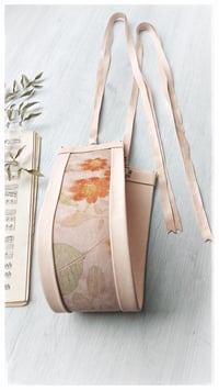 Image 4 of Cintura artigianale in pelle stampata al naturale OBI FLORA - Assolo 56/2025 - "Estasi" 