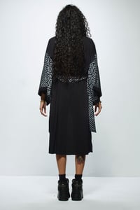 Image 4 of Cattana Kimono - Sayagata Grey