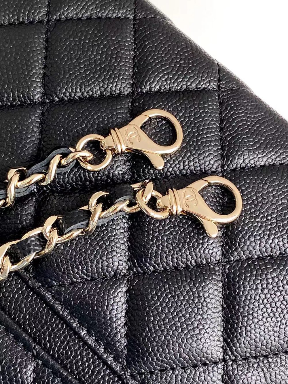 CC Top Handle Heart Logo