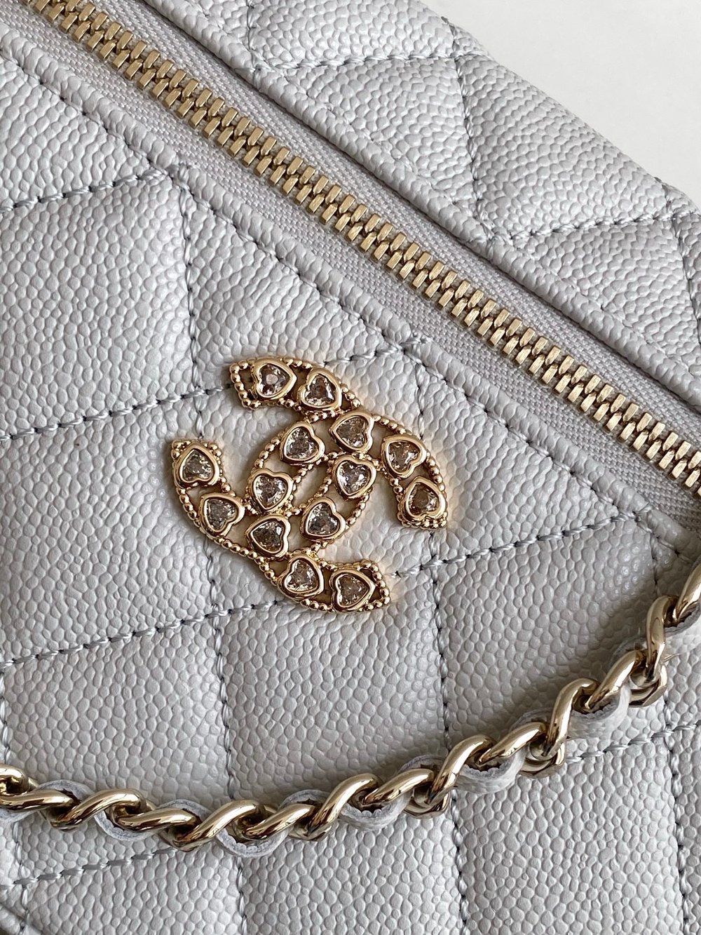CC Top Handle Heart Logo
