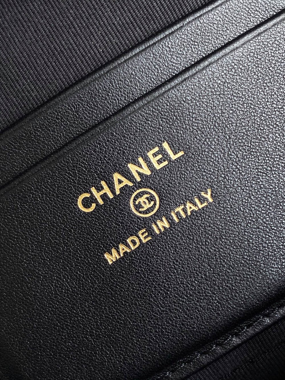 CC Top Handle Heart Logo
