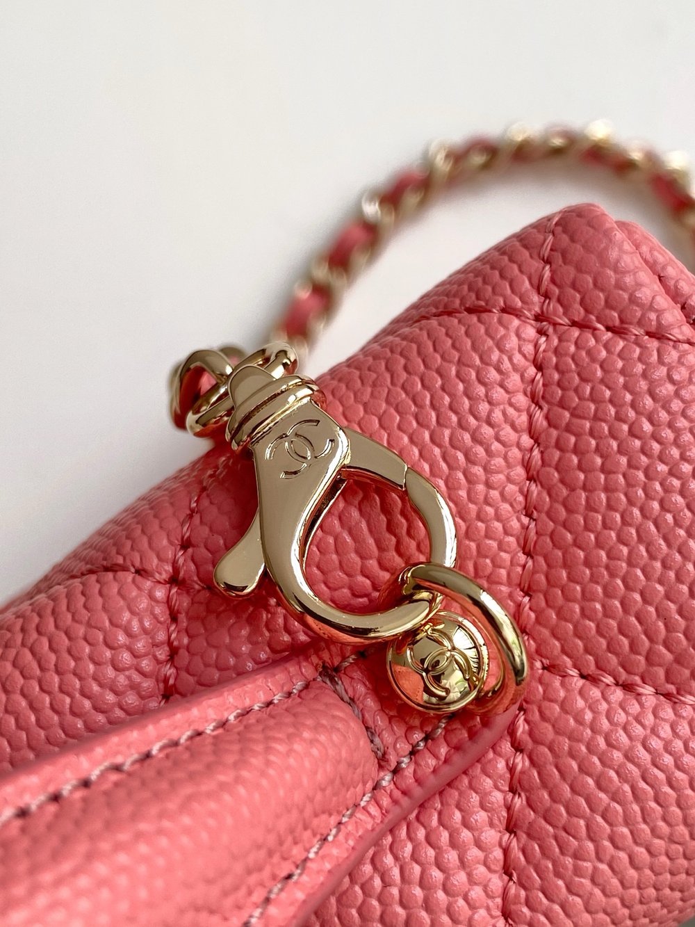 CC Top Handle Heart Logo