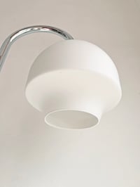 Image 4 of LÁMPARA DE PIE CROMADA CON GLOBO OPALINO, AÑOS 70