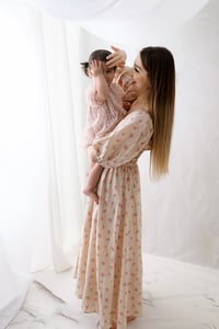 Image 4 of MOTHERHOOD SESSIONS -𝕃𝕀𝕄𝕀𝕋𝔼𝔻 𝔸𝕍𝔸𝕀𝕃𝔸𝔹𝕀𝕃𝕀𝕋𝕐