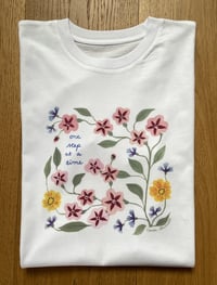 Image 8 of TEE-SHIRT blanc "ONE STEP AT A TIME" - Collab' COUCOU ILLUSTRATION