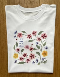 Image 7 of TEE-SHIRT blanc "ONE STEP AT A TIME" - Collab' COUCOU ILLUSTRATION