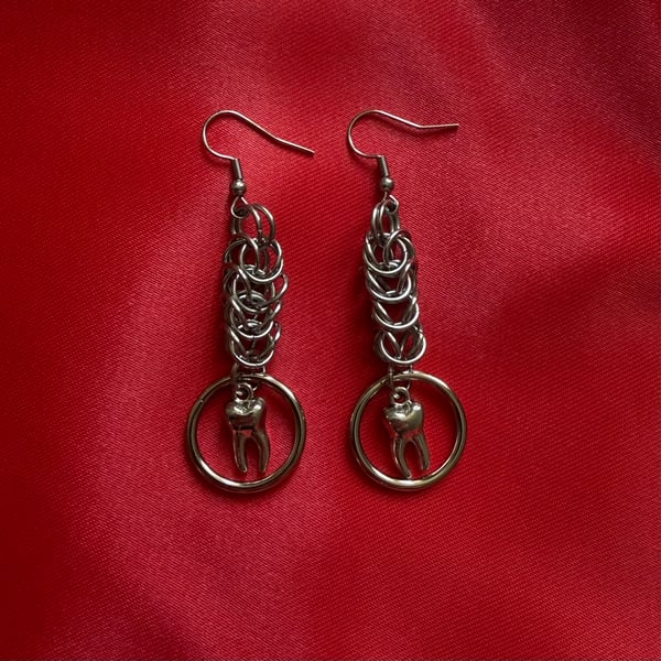Image of box chain teeth earrings 