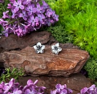 Image 1 of Flower earstuds 1