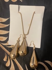 Elegant gold tone big size jewelry set.