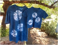 Image 2 of DISEÑA TU CAMISETA CON SHIBORI - Para peques y adultos 