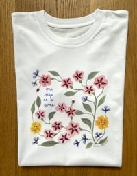 Image 5 of TEE-SHIRT ENFANT blanc "ONE STEP AT A TIME" - Collab' COUCOU ILLUSTRATION