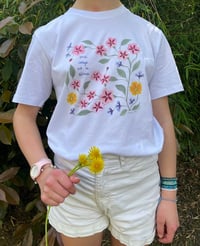 Image 3 of TEE-SHIRT ENFANT blanc "ONE STEP AT A TIME" - Collab' COUCOU ILLUSTRATION
