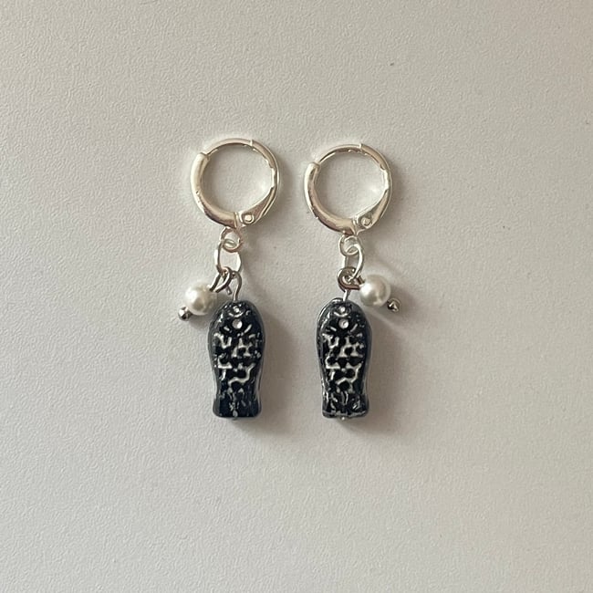 'pearly black fish' huggie hoop earrings