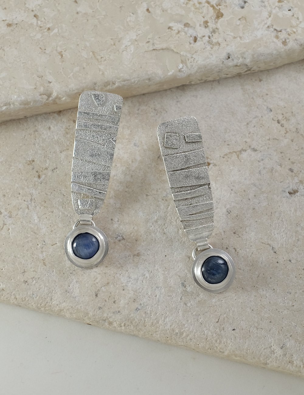 Image of Reticulated Agentium Silver & Kyanite