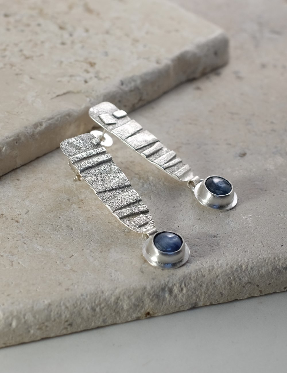 Image of Reticulated Agentium Silver & Kyanite