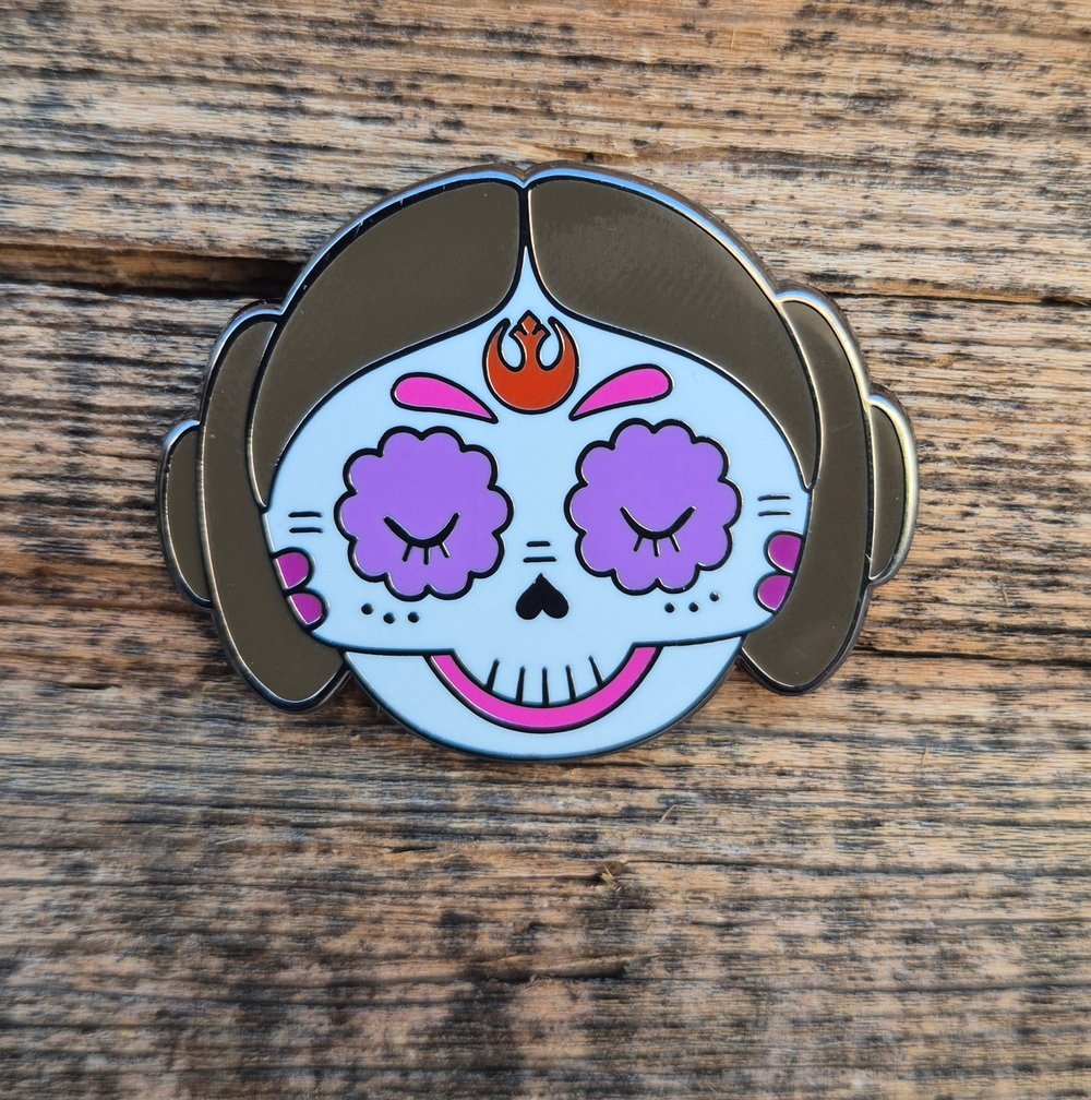 Leia Calaverita Enamel Pin