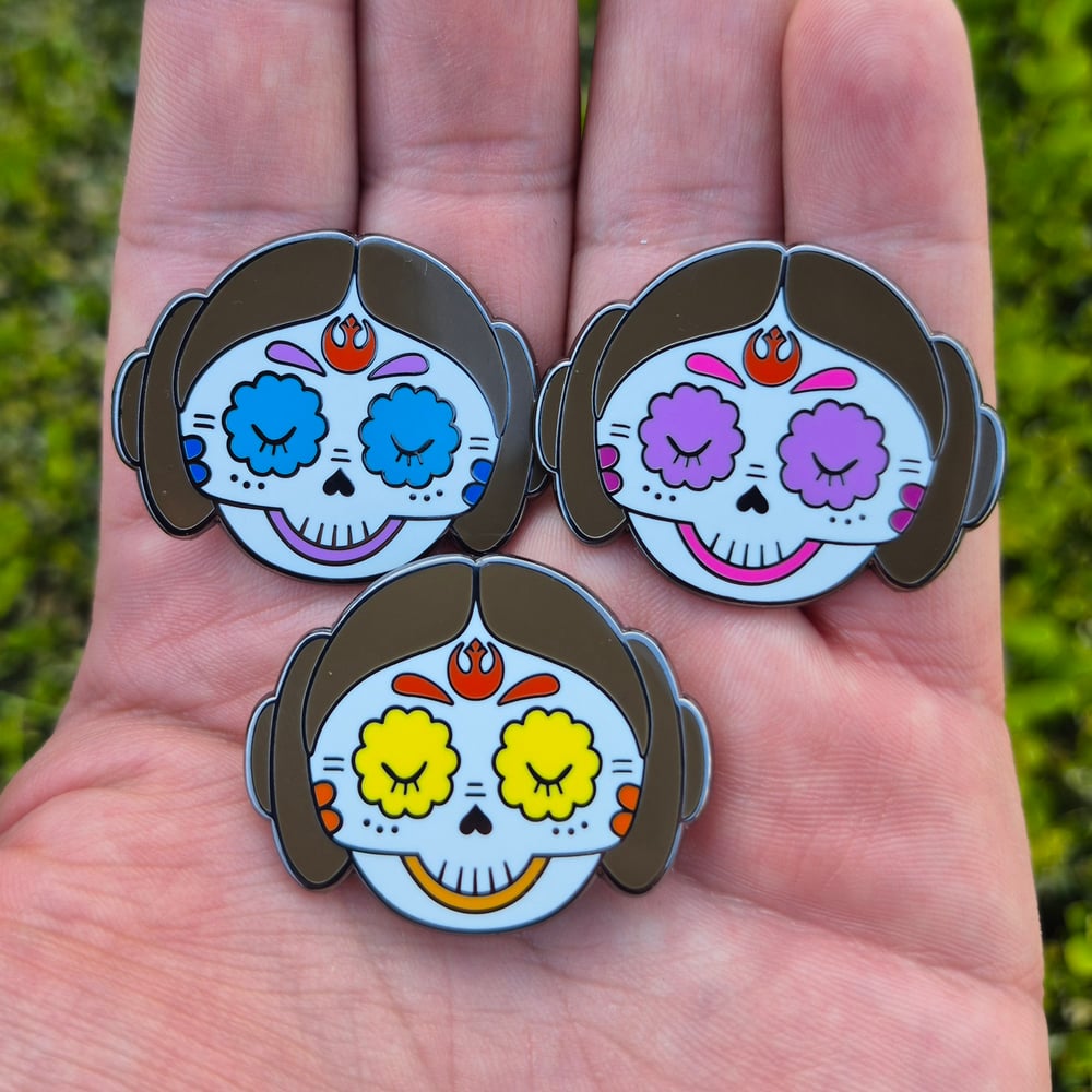Leia Calaverita Enamel Pin