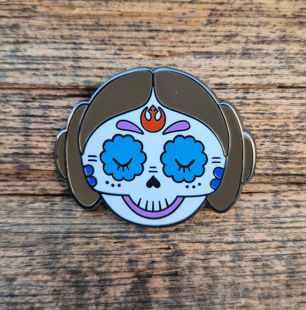 Leia Calaverita Enamel Pin