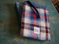 Image 1 of Zipper Book Sleeve / Kindle Pouch – Padded Cover in Vintage Fabric