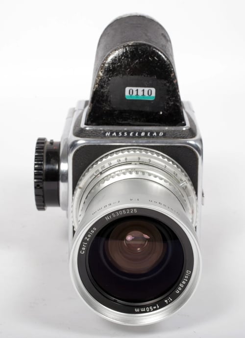 Image of Hasselblad 500C camera w/ Distagon 50mm F4 lens + A12 Back + NC2 prism #0110