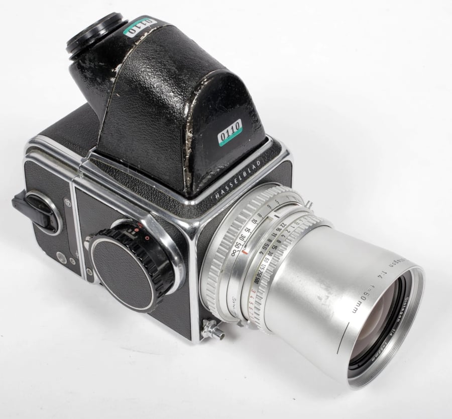 Image of Hasselblad 500C camera w/ Distagon 50mm F4 lens + A12 Back + NC2 prism #0110