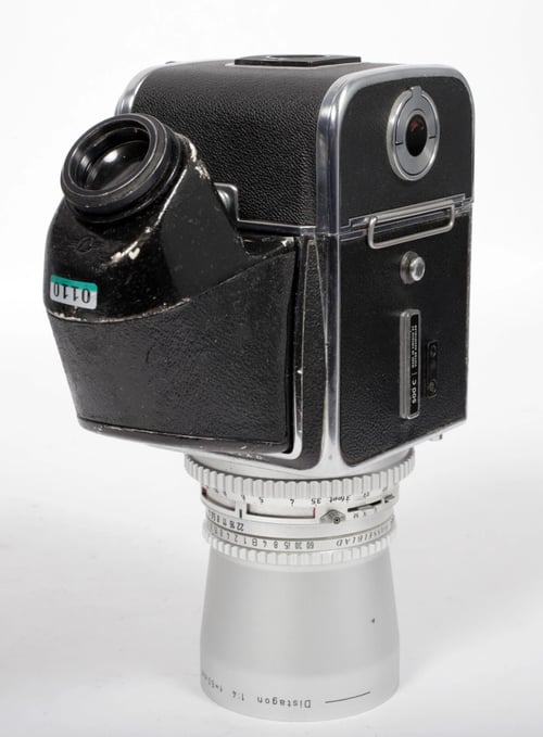 Image of Hasselblad 500C camera w/ Distagon 50mm F4 lens + A12 Back + NC2 prism #0110