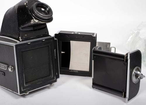 Image of Hasselblad 500C camera w/ Distagon 50mm F4 lens + A12 Back + NC2 prism #0110
