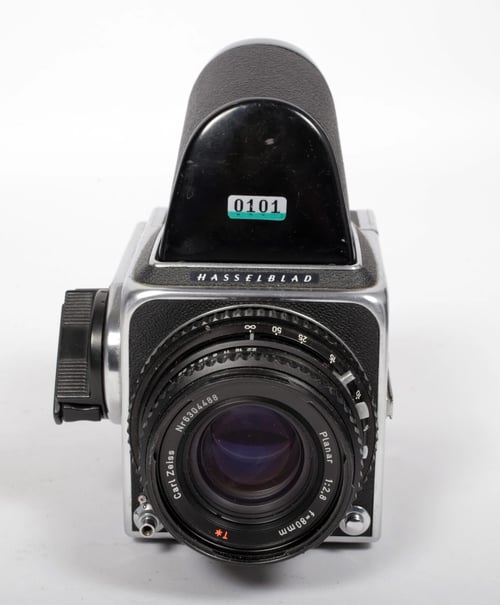Image of Hasselblad 500C/M camera w/ T* Planar 80mm F2.8 C lens + A12 Back + NC2 Prism #0101