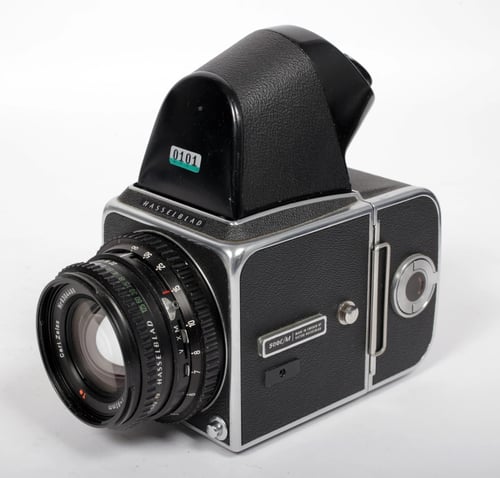 Image of Hasselblad 500C/M camera w/ T* Planar 80mm F2.8 C lens + A12 Back + NC2 Prism #0101