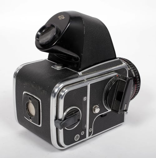 Image of Hasselblad 500C/M camera w/ T* Planar 80mm F2.8 C lens + A12 Back + NC2 Prism #0101
