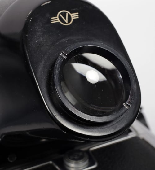Image of Hasselblad 500C/M camera w/ T* Planar 80mm F2.8 C lens + A12 Back + NC2 Prism #0101