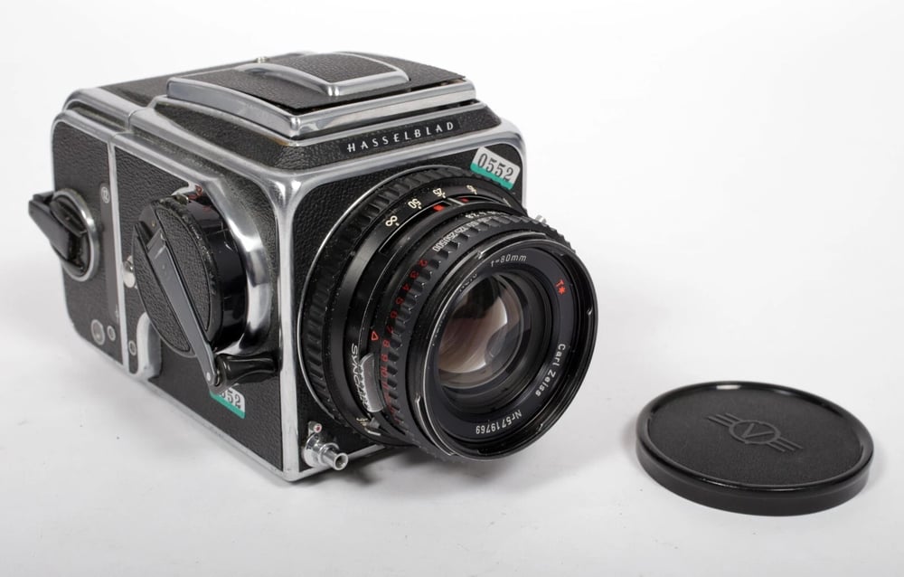 Image of Hasselblad 500C/M camera w/ T* Planar 80mm F2.8 C lens + A12 Back + WLF #0552