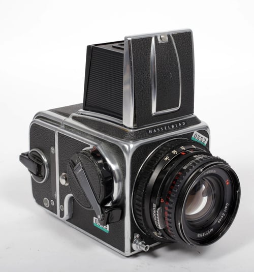 Image of Hasselblad 500C/M camera w/ T* Planar 80mm F2.8 C lens + A12 Back + WLF #0552