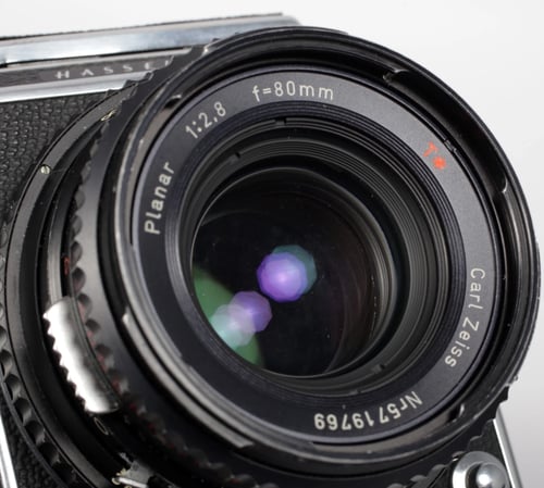 Image of Hasselblad 500C/M camera w/ T* Planar 80mm F2.8 C lens + A12 Back + WLF #0552
