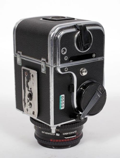 Image of Hasselblad 500C/M camera w/ T* Planar 80mm F2.8 C lens + A12 Back + WLF #0552