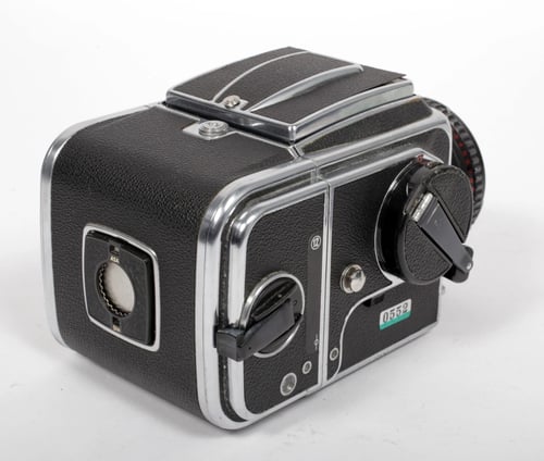 Image of Hasselblad 500C/M camera w/ T* Planar 80mm F2.8 C lens + A12 Back + WLF #0552