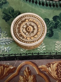 Image 1 of Boîte papier peint ancien (B3)