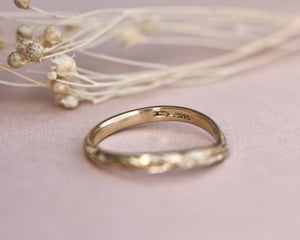 Image of 18ct Yellow gold 2mm ‘Olive leaf’ engraved Wishbone ring