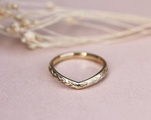 Image of 18ct Yellow gold 2mm ‘Olive leaf’ engraved Wishbone ring
