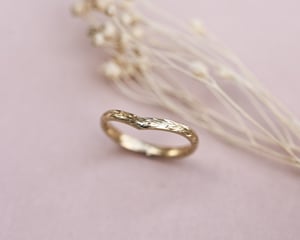 Image of 18ct Yellow gold 2mm ‘Olive leaf’ engraved Wishbone ring