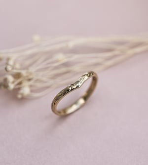 Image of 18ct Yellow gold 2mm ‘Olive leaf’ engraved Wishbone ring