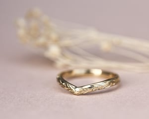 Image of 18ct Yellow gold 2mm ‘Olive leaf’ engraved Wishbone ring