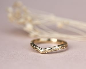 Image of 18ct Yellow gold 2mm ‘Olive leaf’ engraved Wishbone ring
