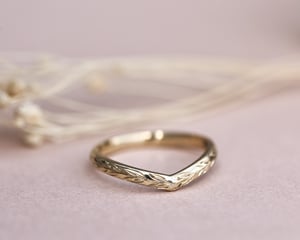 Image of 18ct Yellow gold 2mm ‘Olive leaf’ engraved Wishbone ring