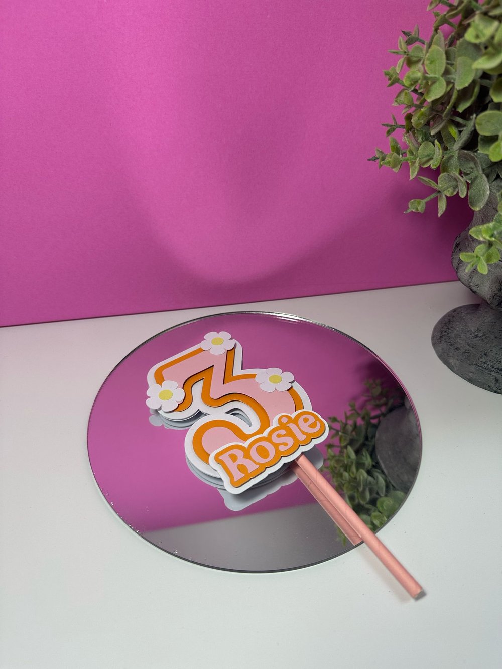 Image of 'Retro Daisy' Cake Topper
