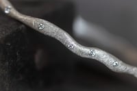 Image 2 of 'gemstone wobble' - Recycled silver bangle with gemstone