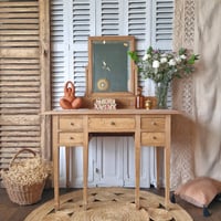 Image 1 of ANCIENNE COIFFEUSE EN CHÊNE BRUT